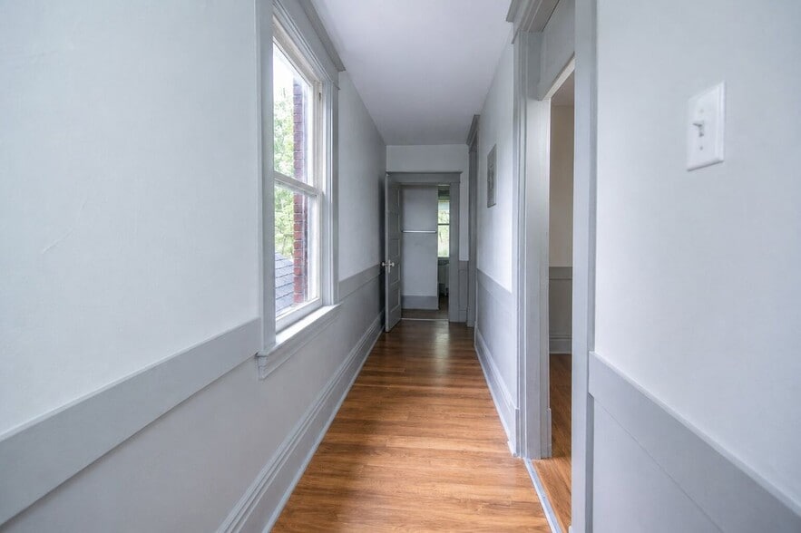 Building Photo - 39 Kenmore Ave