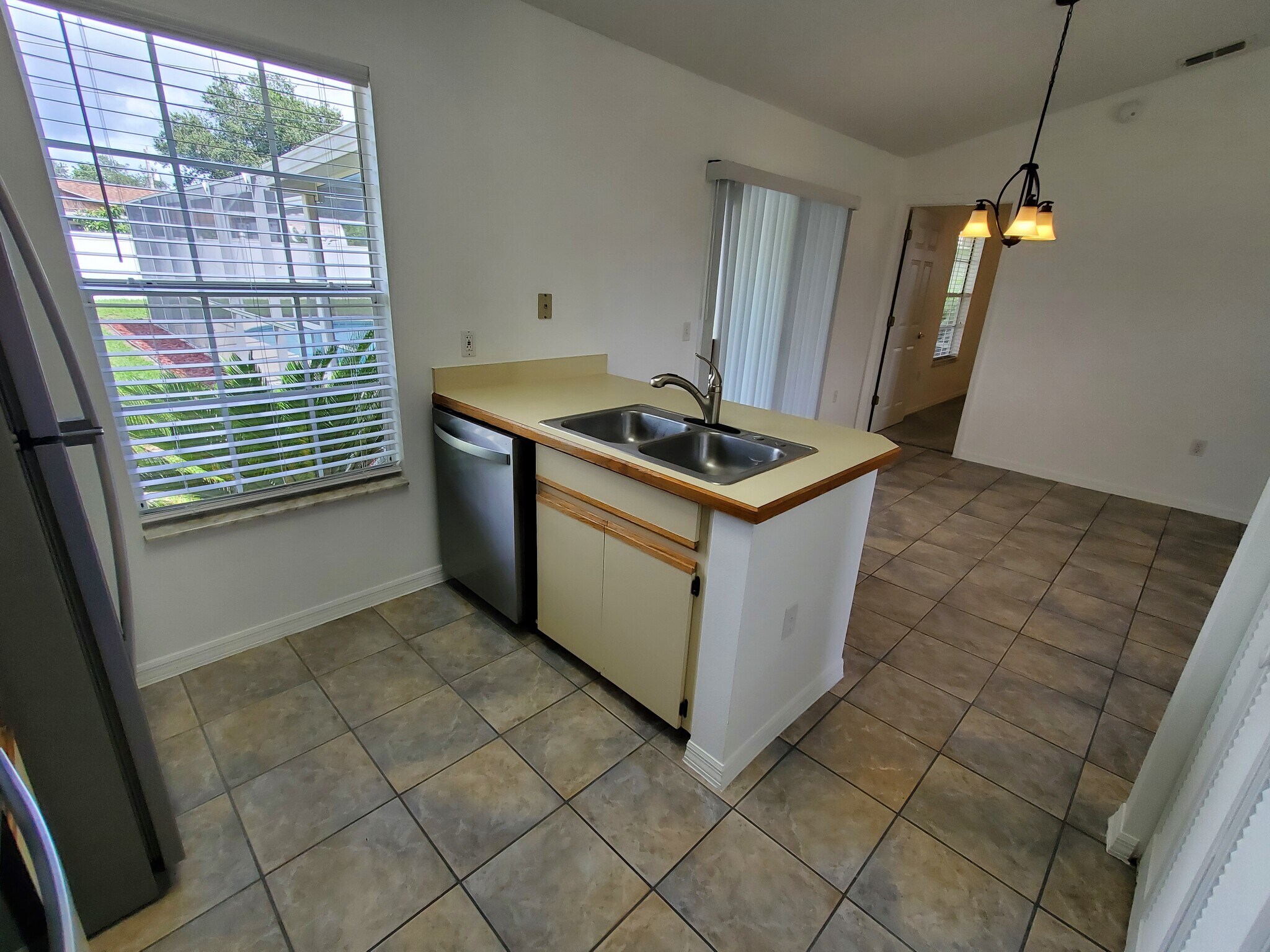 kitchen - 2777 W Covington Dr