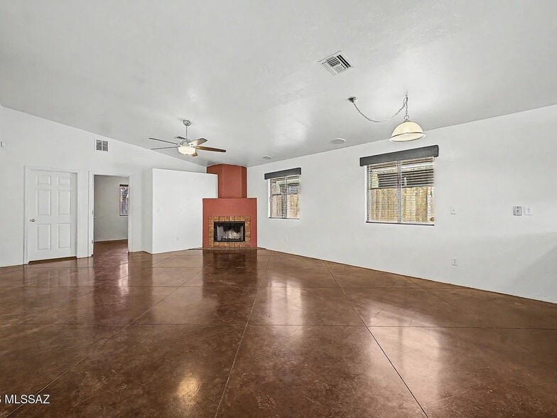Building Photo - 409 E Geronimo Bluff Loop