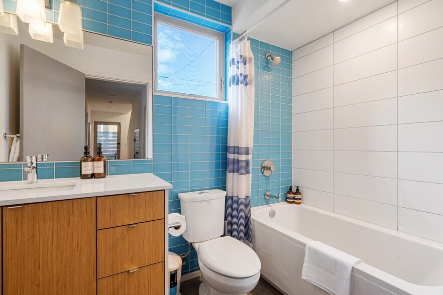 Building Photo - 2214 E Terrace St