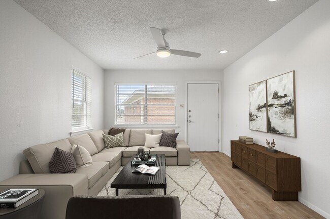 Building Photo - Fully Remodeled Duplex for Rent!
