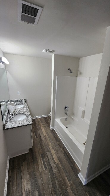 Building Photo - 4041 Liberty Ests Dr