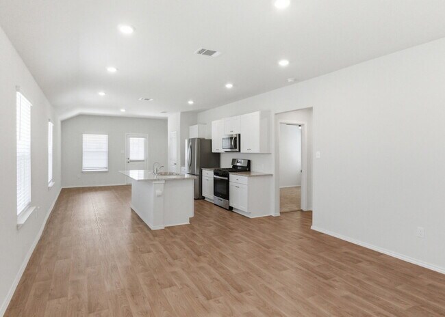 Building Photo - 3 Bedroom Home with Open Layout and Covered Patio in Creekside Farms!