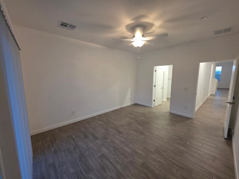Building Photo - 8232 E University Dr