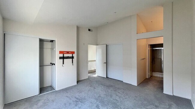 Building Photo - 10206 Wateridge Cir