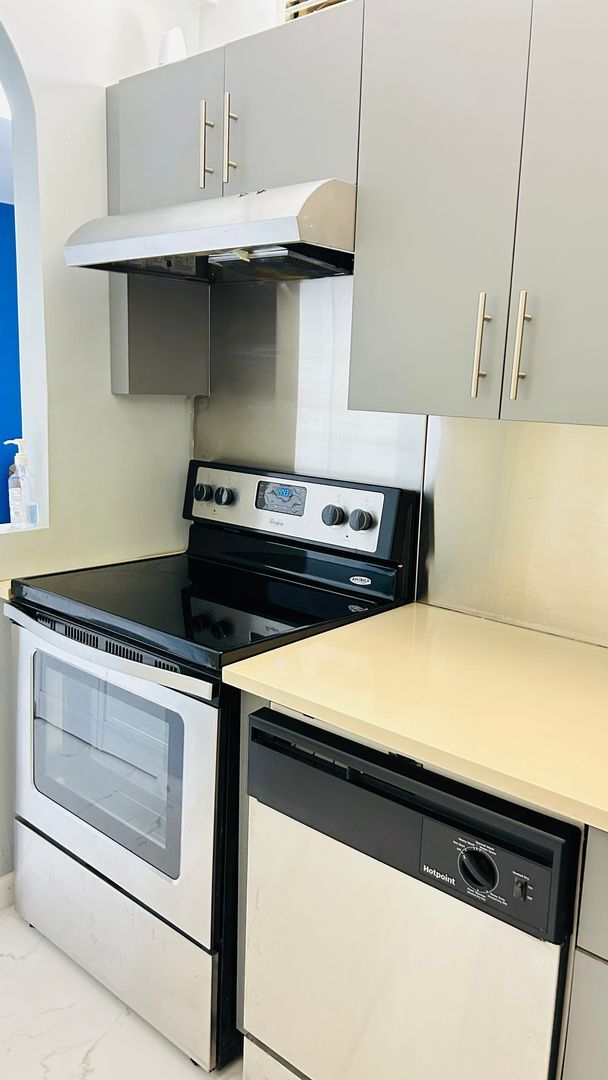 Building Photo - Stunning Waterfront One-Bedroom Apartment with Spectacular Views!