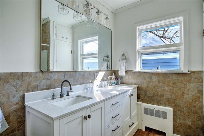 Building Photo - 68 Division St