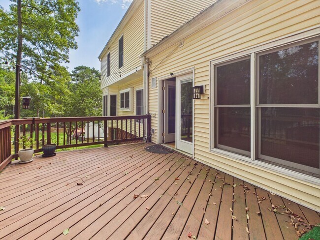 Building Photo - 6118 Walnut Landing Way