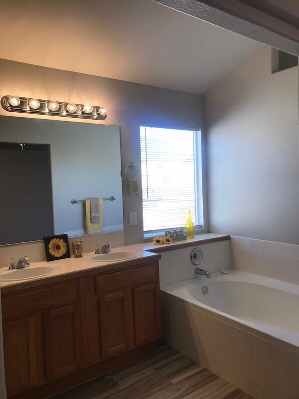 Building Photo - 716 Harvest Field Way