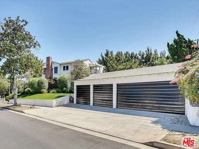 Building Photo - 1703 Kelton Ave