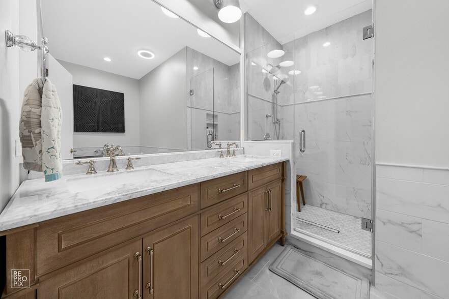 Building Photo - 355 W Superior St