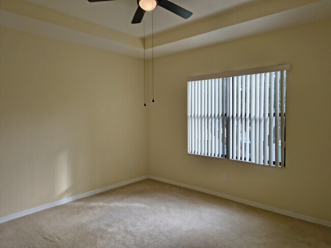 Building Photo - 1307 Clove Dr