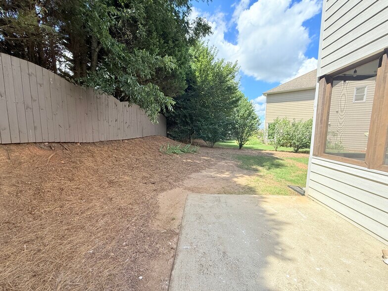 Building Photo - 8615 Village School Dr