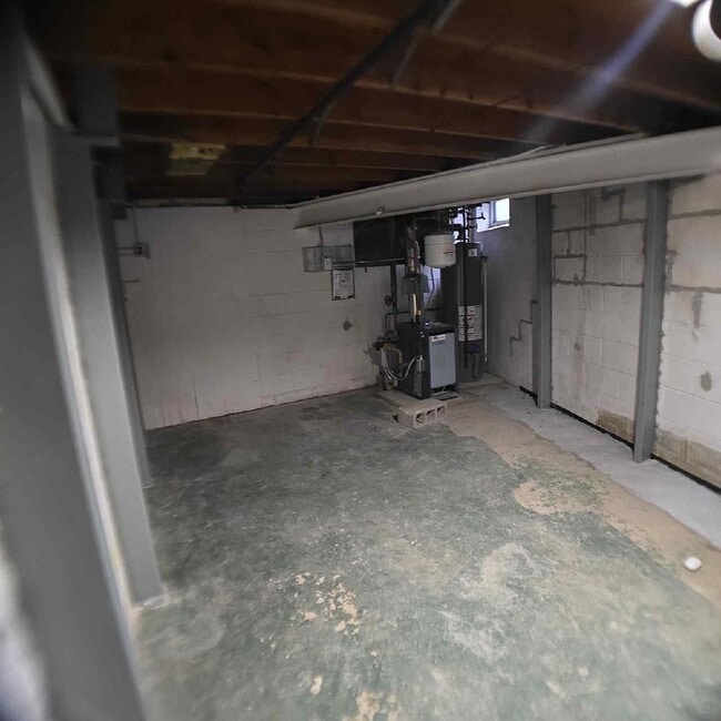 Building Photo - 5916 Cornflower Ln