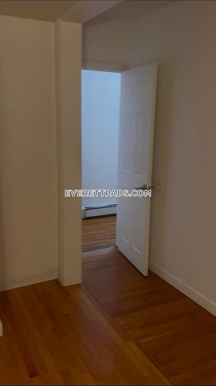 Building Photo - 121 Hancock St