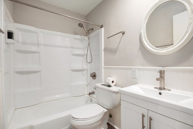 Building Photo - Move in special!! Beautiful 3BR/2BA w/ Garage & Fenced Yard