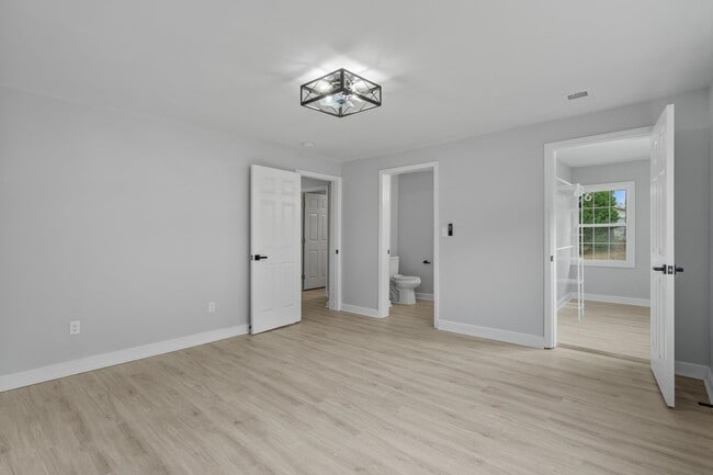 Building Photo - 2730 Cultra Rd