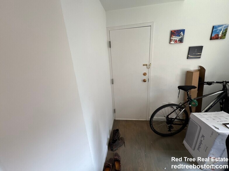 Building Photo - 1408 Beacon St