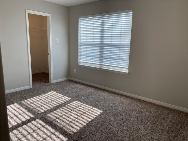 Building Photo - 261 Mount Vernon Way