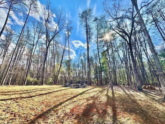 Building Photo - 1001 Sunset Rd