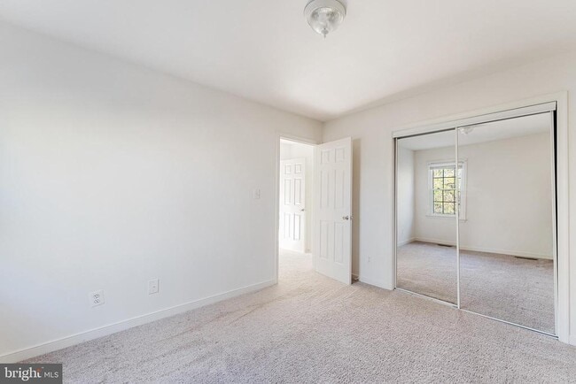 Building Photo - 2118 Kaiser Dr