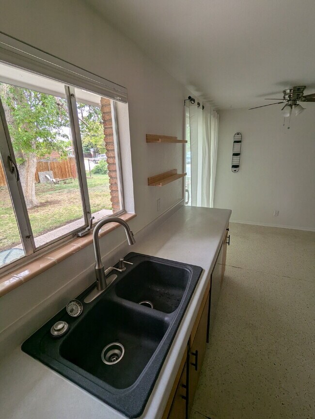 Building Photo - 7070 Beacon Way