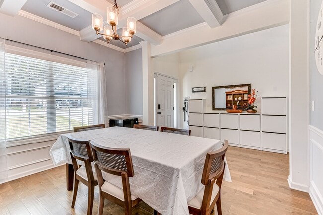 Building Photo - Two Story home in Quaker Knoll! Ready now !