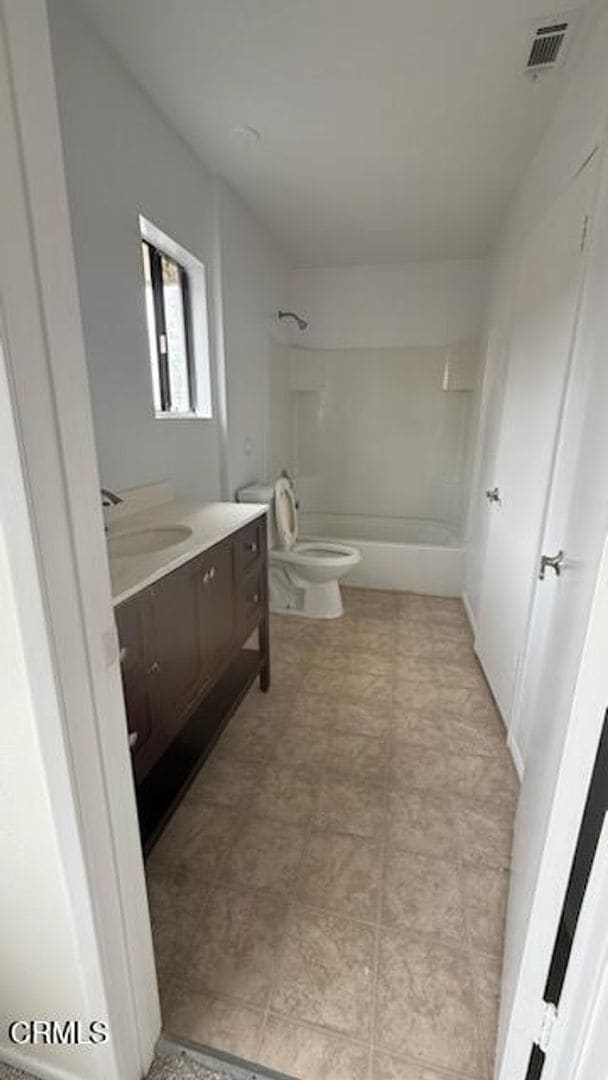 Building Photo - Updated 2-Bed, 2-Bath Condo in Downtown Ox...