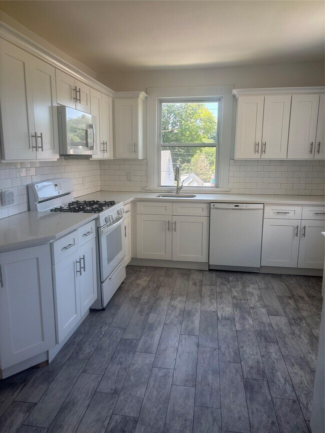 Building Photo - 174 Sedgwick Ave