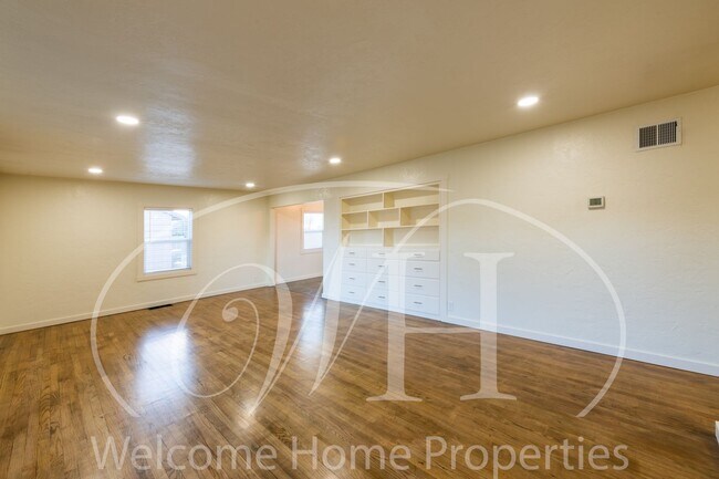 Building Photo - Newly Remodeled Single Family Home