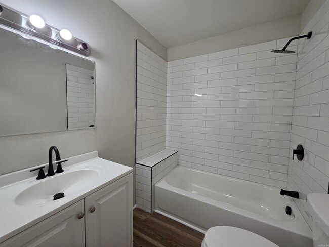 Building Photo - 15 Cliffwood Cir