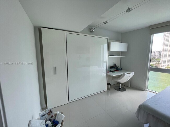 Building Photo - 335 S Biscayne Blvd