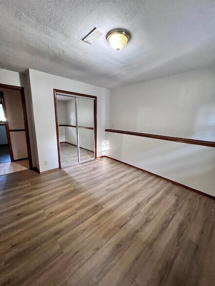 Building Photo - 1819 S Cranbrook Ave