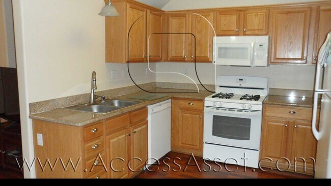 Building Photo - Gorgeous Condo in Prestigious Community With 2 Bed/2 Baths In Redlands!