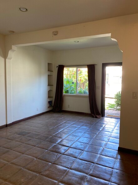 Building Photo - 1118 Hollyburne Ave
