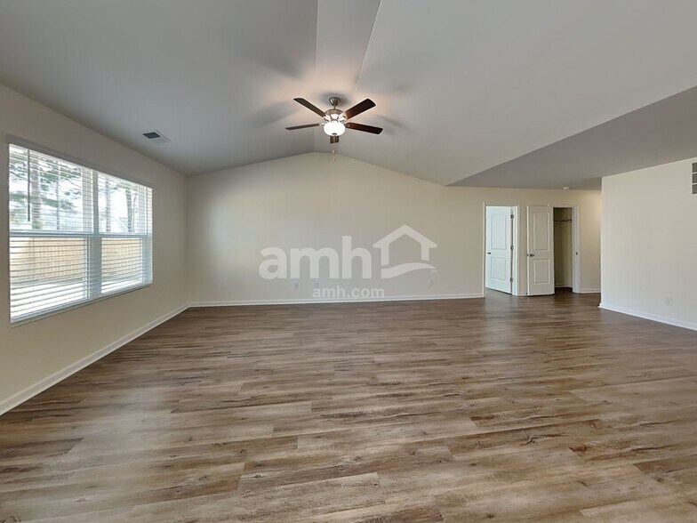 Building Photo - 1370 John Swann St