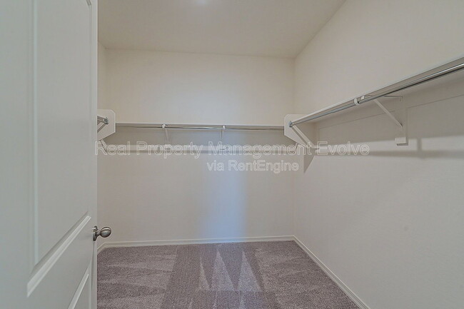 Building Photo - 6450 W Magdalena Ln