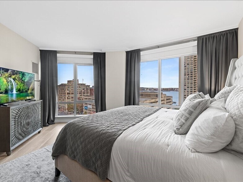 Building Photo - 110 Broad St