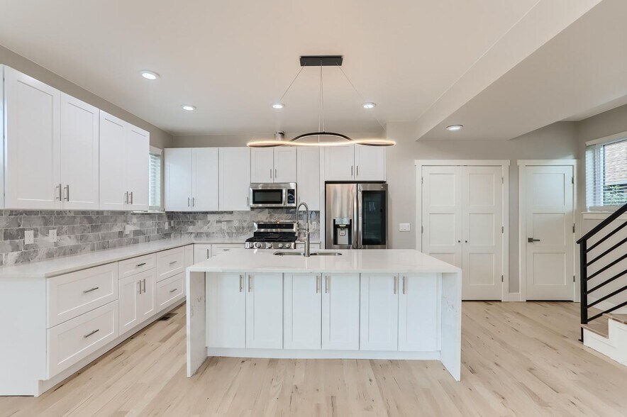 Building Photo - Exquisite Lincoln Park townhouse near 10th & Osage Station