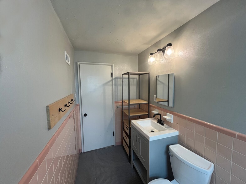 Bathroom - 7558 Woodland Ave
