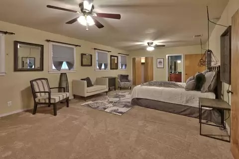 Building Photo - 713 Montclaire Dr NE