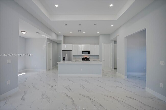 Building Photo - 872 Spaulding St E