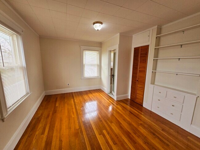 Building Photo - 42 Cushing St