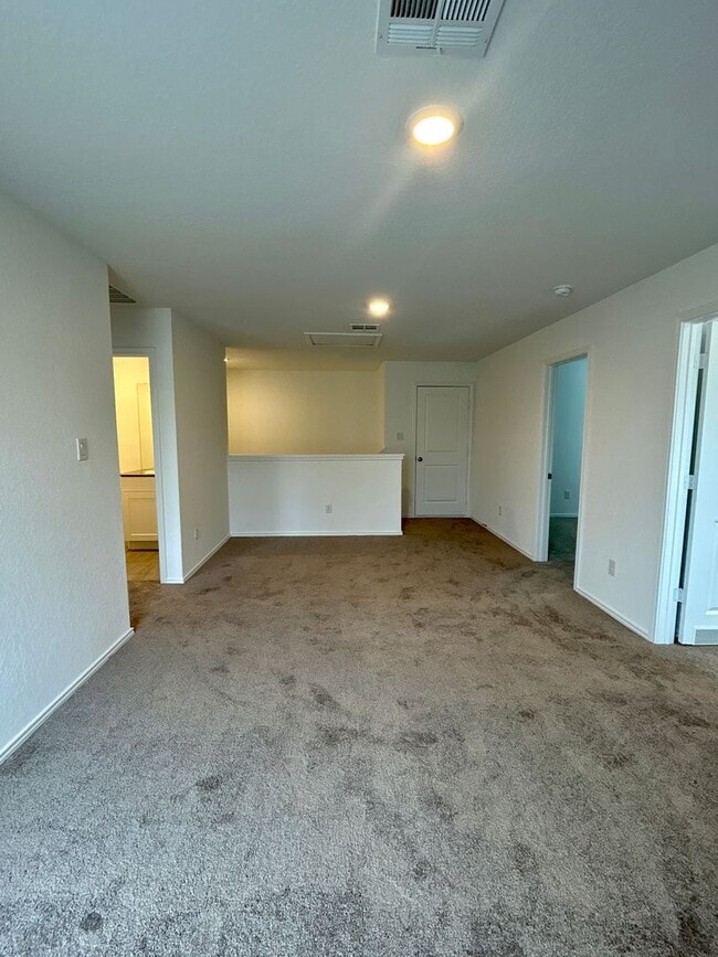 Building Photo - Hidden Trails, Bulverde, TX Spacious 4-Bed...