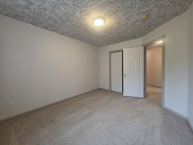 Building Photo - 4373 Hearth St NE
