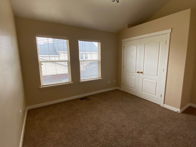 Building Photo - Half Price 1st Month! Beautiful 4 Bedroom 3.5 Bathroom Town Home In Logan