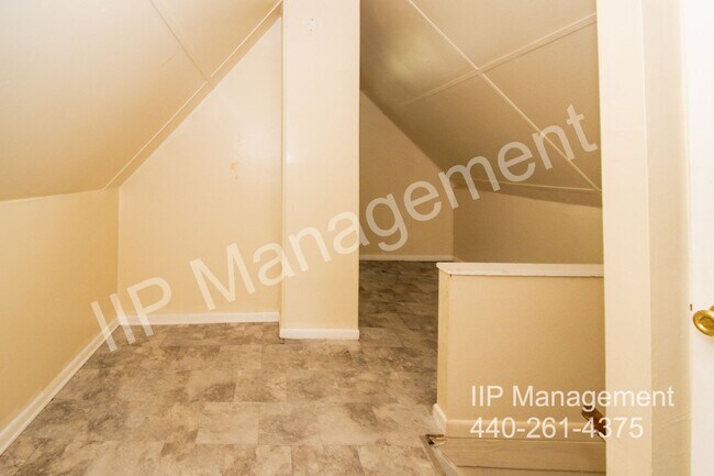 Building Photo - 2142 W 105th St