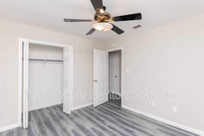Building Photo - 2217 N 61st Ave