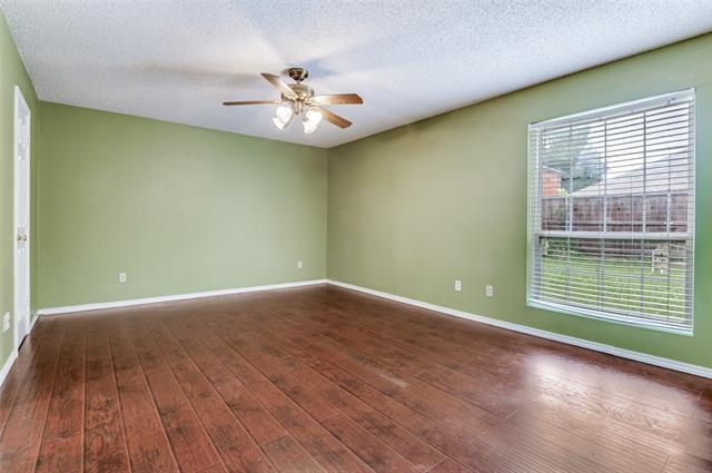 Building Photo - 528 Lester St