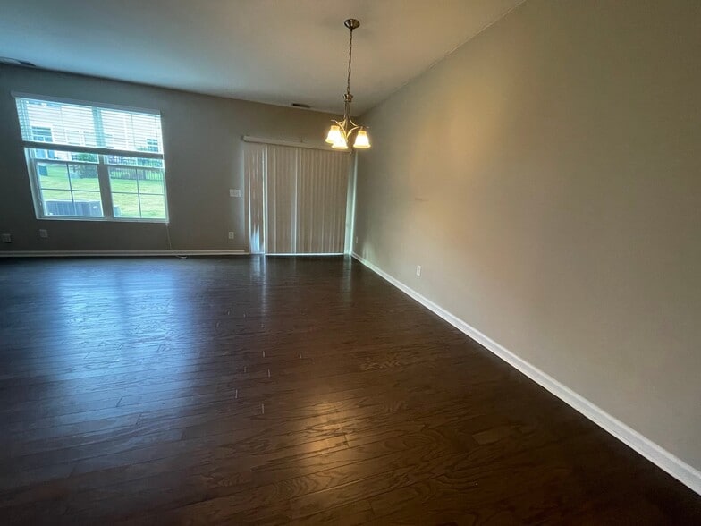 Building Photo - 844 Salem Pointe Pl